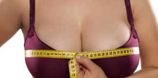 Des seins à la taille trop volumineuse